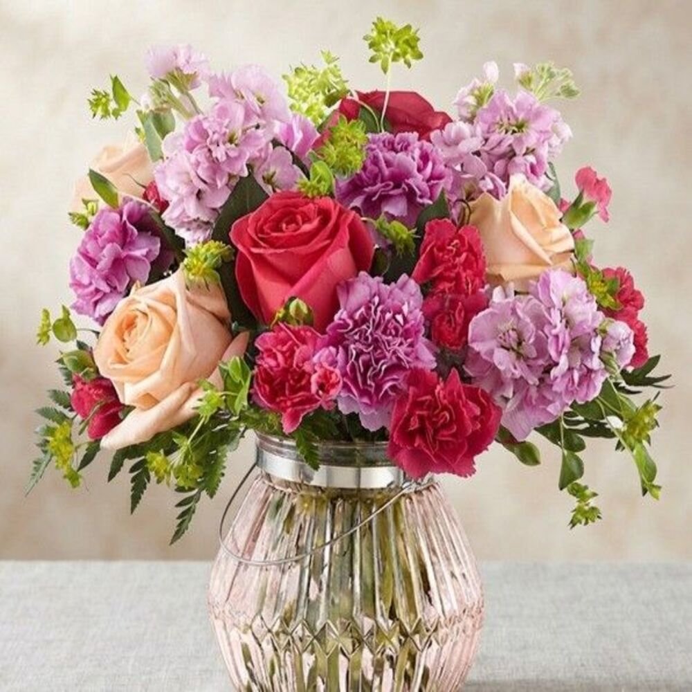 Elegant-Rose-&-Carnation-Bouquet A beautiful Rose and Carnation Bouquet, perfect for birthday gift delivery in Lahore.