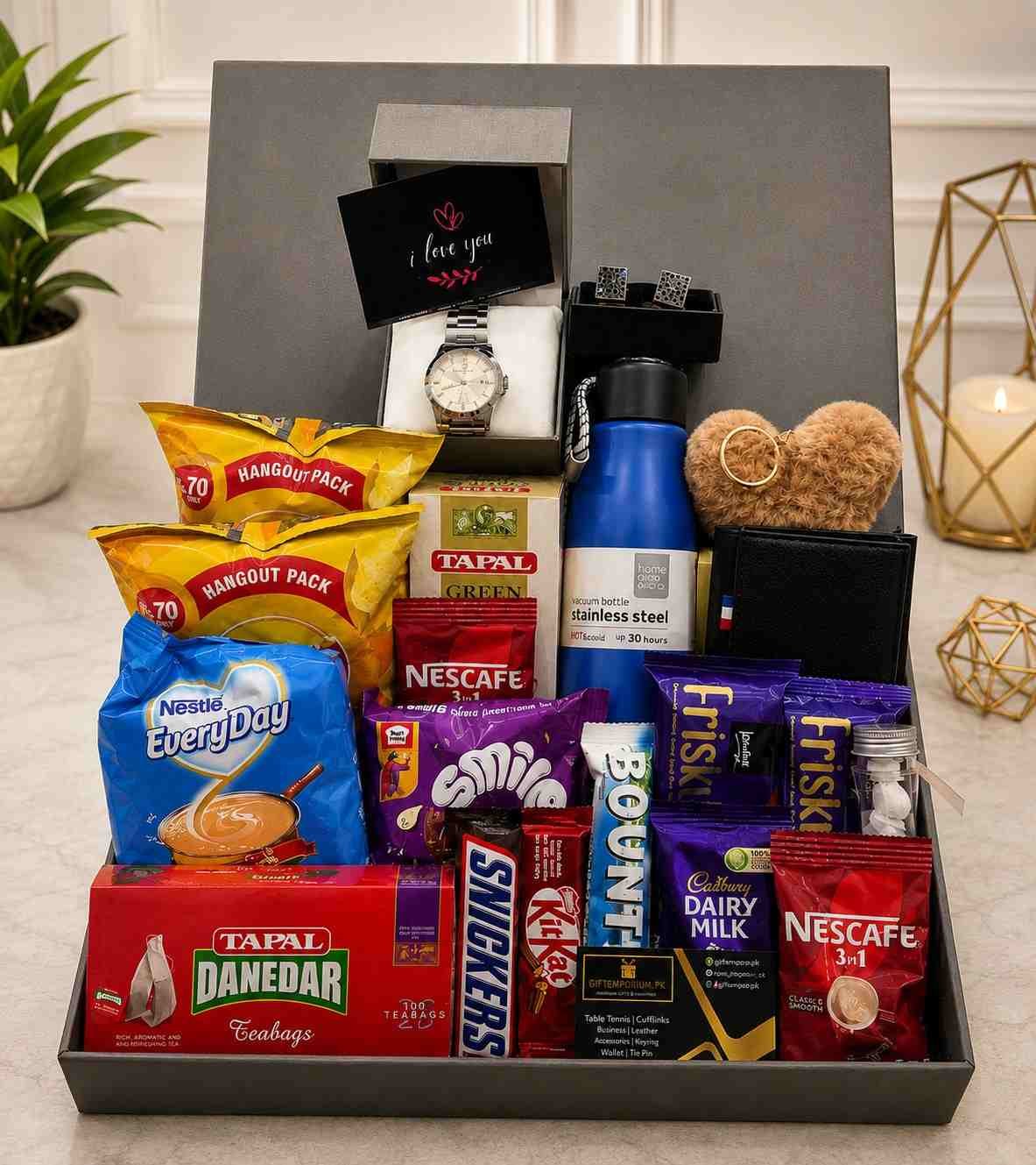 Men's Gift Set Pakistan Men's Gift Set Pakistan with watch, wallet, cufflinks, bottle, chocolates, and snacks