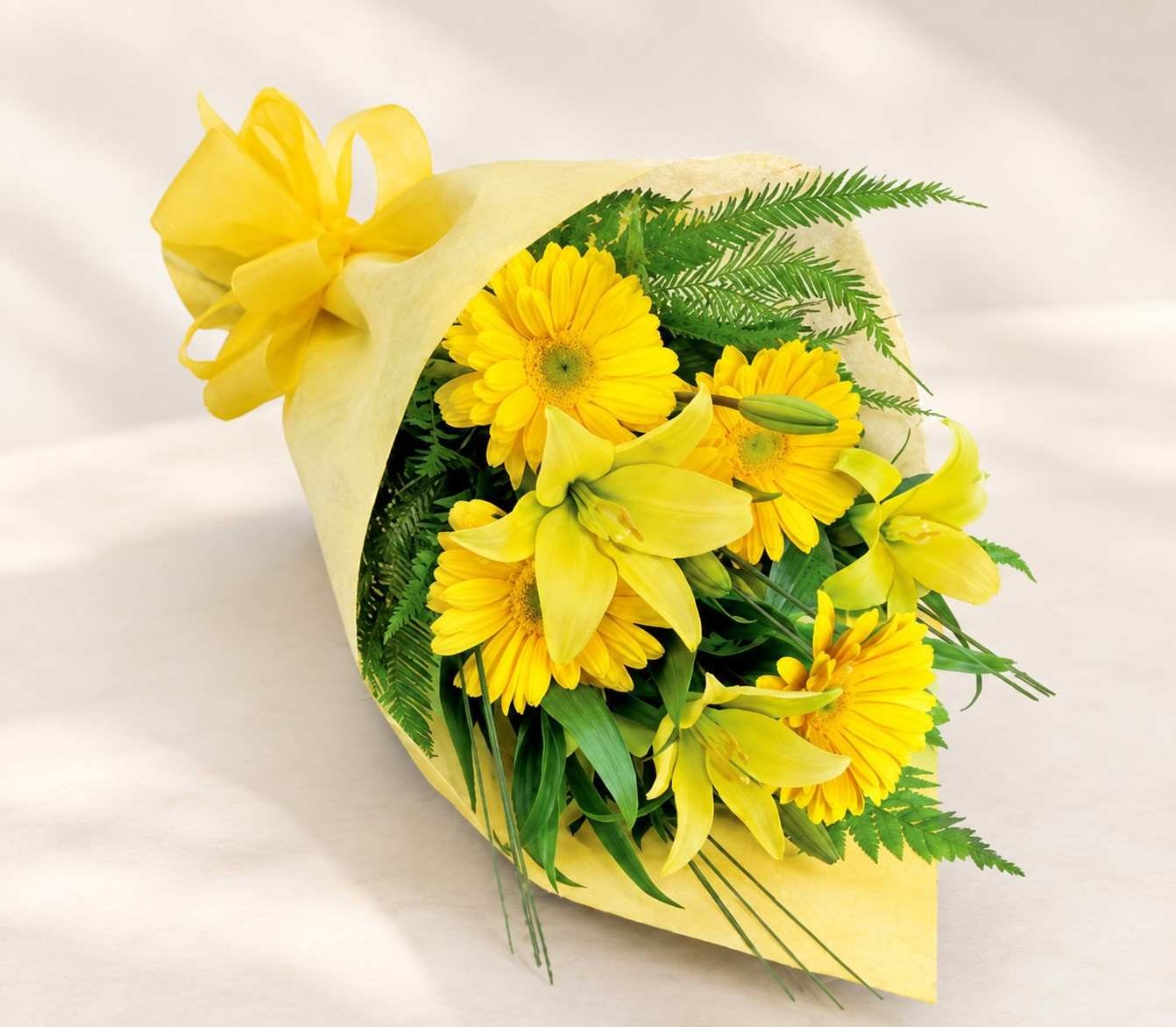 Yellow Flower Bouquet Lahore Yellow flower bouquet Lahore with lilies and bright yellow blooms