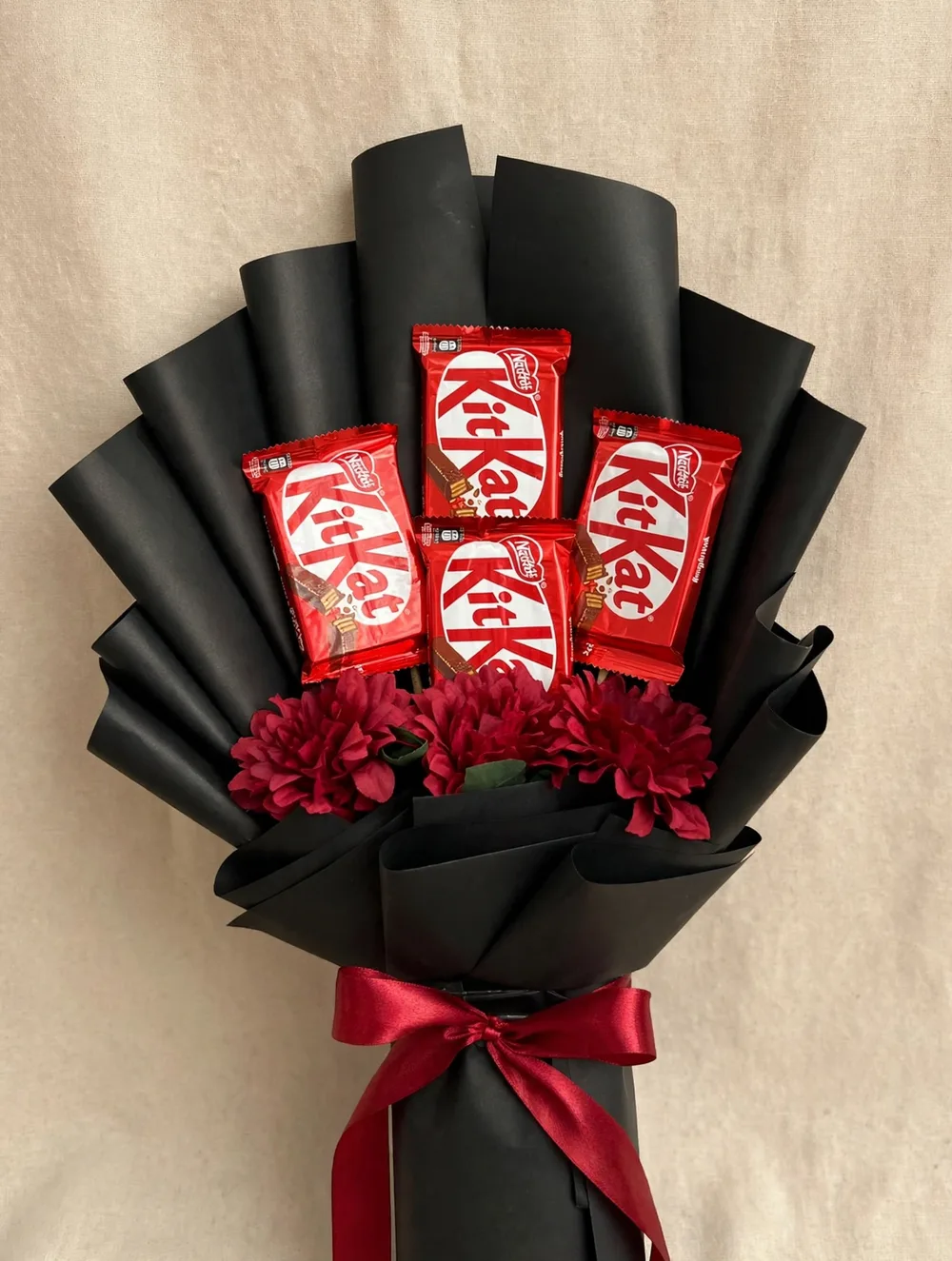 KitKat Bouquet – Black Wrap – Close-up – PakFlowerShop