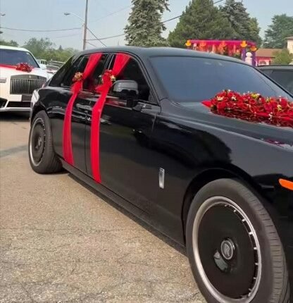 Fresh floral wedding car decoration Lahore for bridal entry